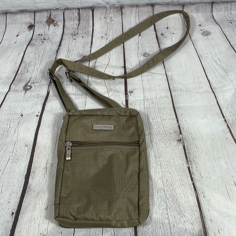 Baggallini Travel Pouch Fanny Pack Passport Credit Card Bag Tan